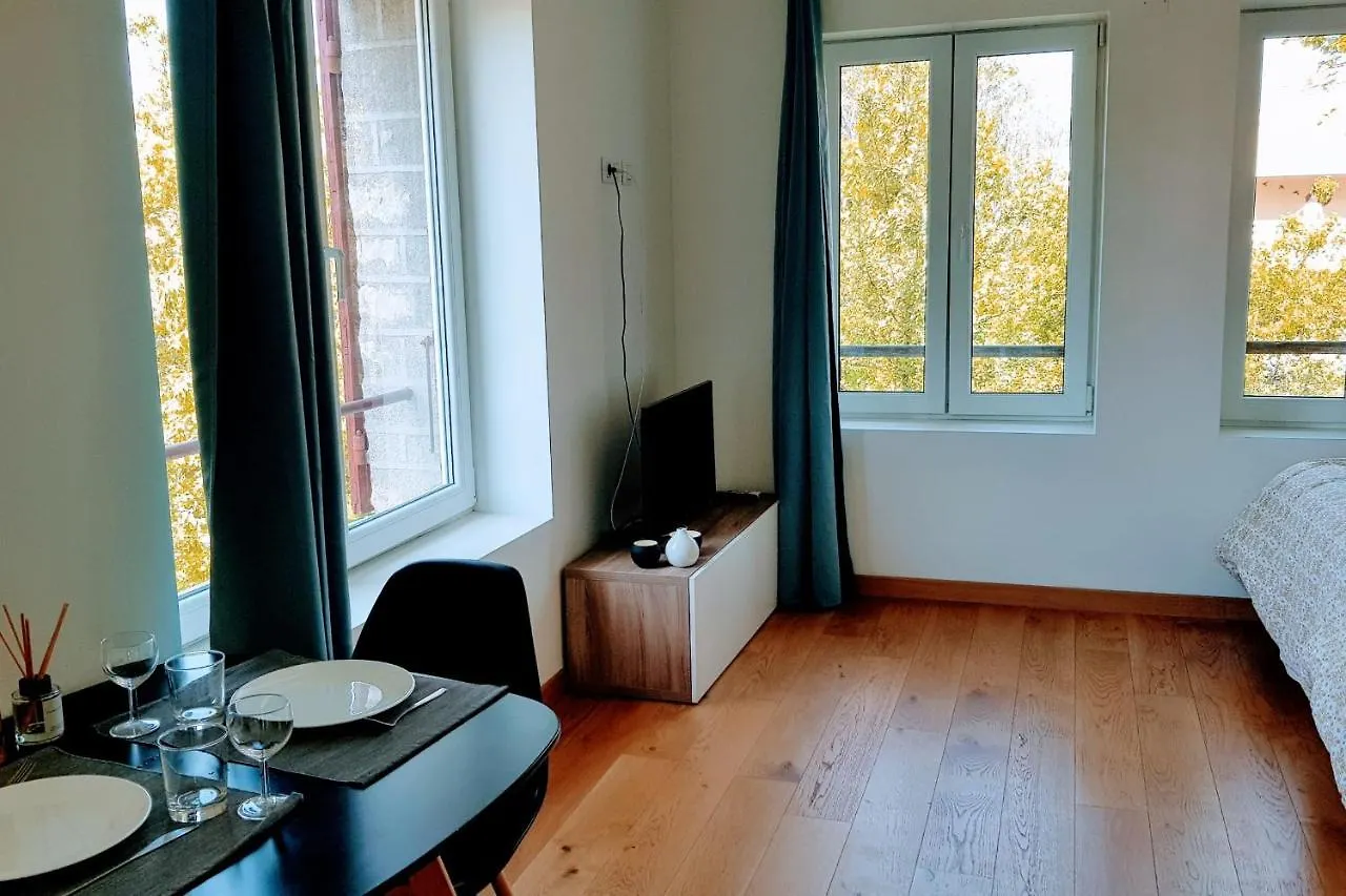 Lägenhet Nice 35 M Ideal For Couple With Wifi And Balcony Aix-en-Provence Frankrike